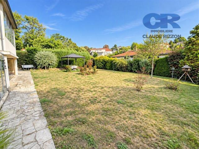 Maison 12 pièces 235 m²