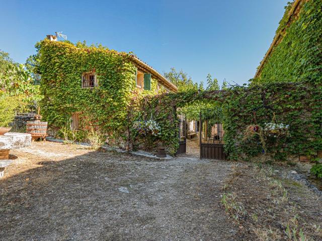 Maison 12 pièces 343 m²
