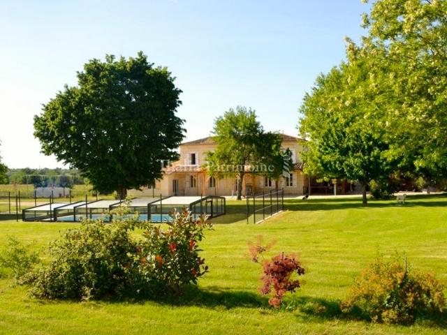 Maison 12 pièces 341 m²