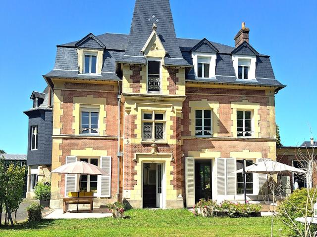 Maison 12 pièces 345 m²