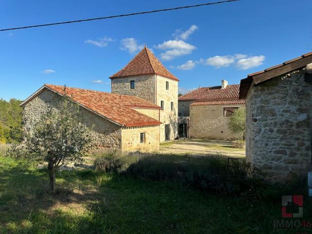 Maison 12 pièces 345 m²