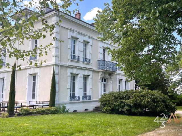 Maison 12 pièces 355 m²