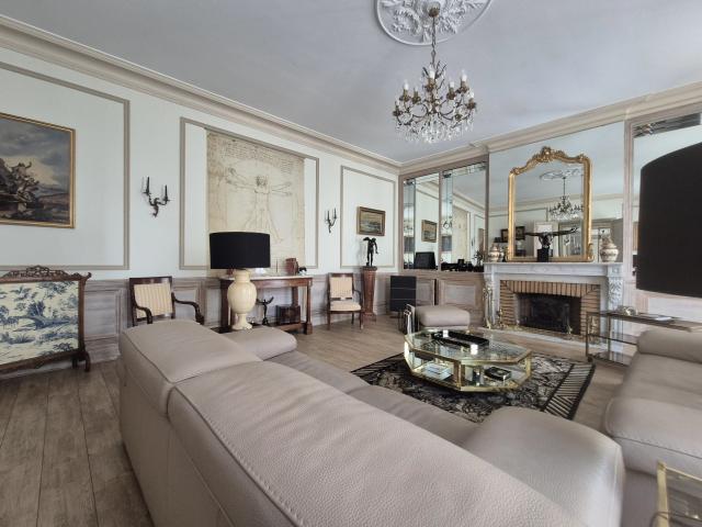 Maison 12 pièces 360 m²