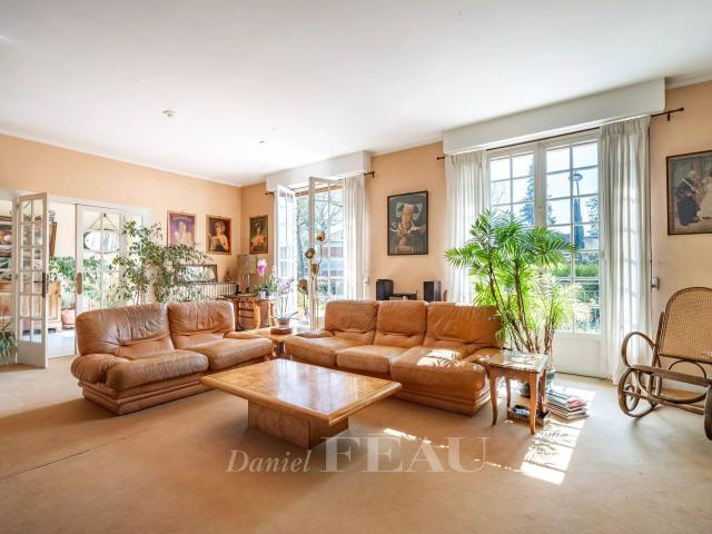 Maison 12 pièces 360 m²