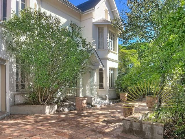Maison 12 pièces 360 m²