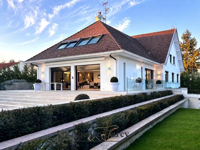 Maison 12 pièces 361 m²