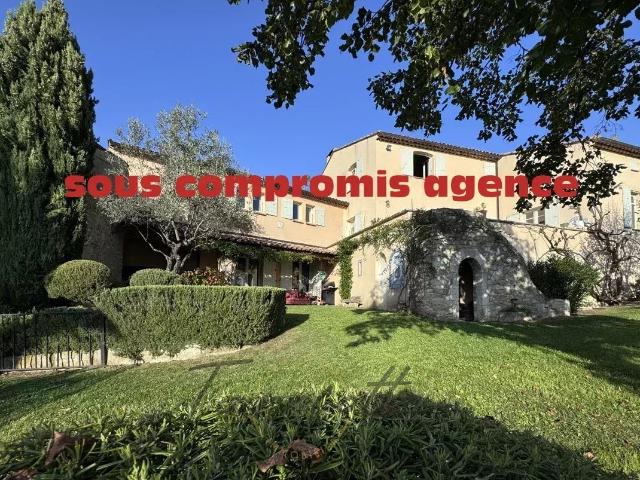 Maison 12 pièces 364 m²