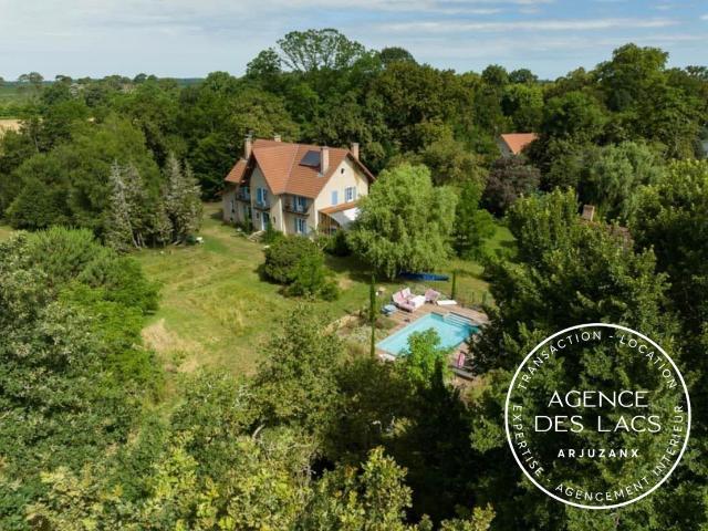 Maison 12 pièces 365 m²