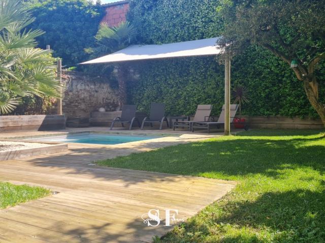 Maison 12 pièces 365 m²