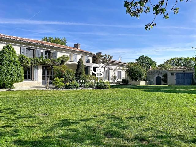Maison 12 pièces 366 m²