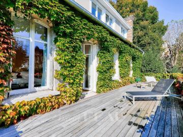 Maison 12 pièces 370 m²