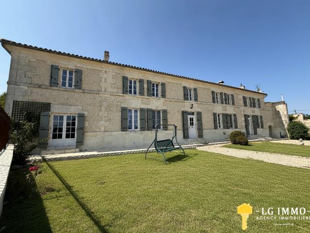 Maison 12 pièces 370 m²