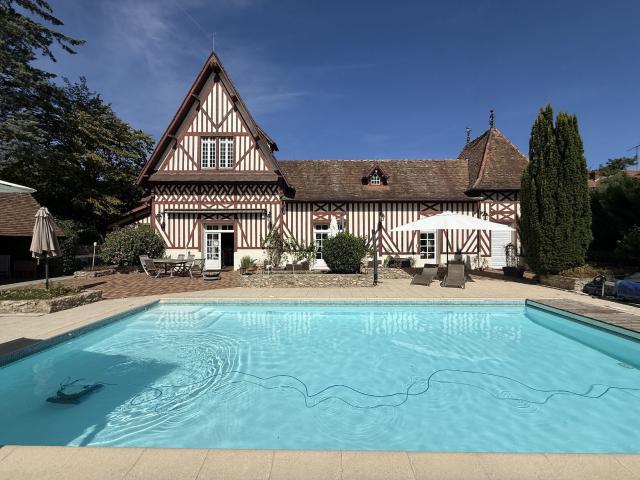Maison 12 pièces 383 m²