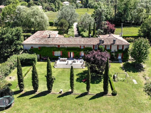 Maison 12 pièces 380 m²