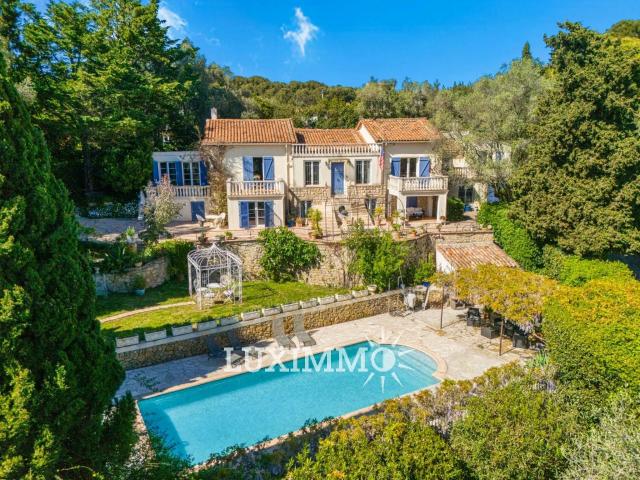 Maison 12 pièces 380 m²