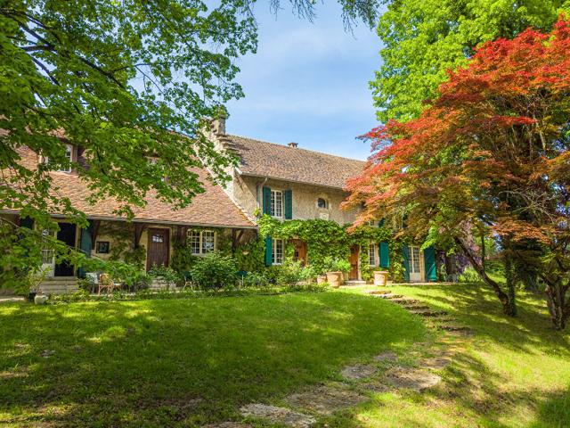 Maison 12 pièces 384 m²