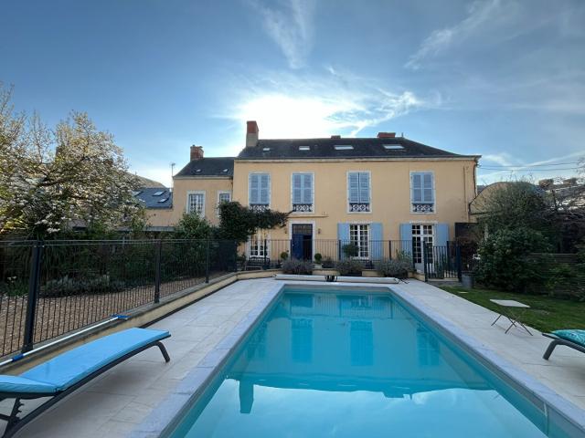Maison 12 pièces 384 m²