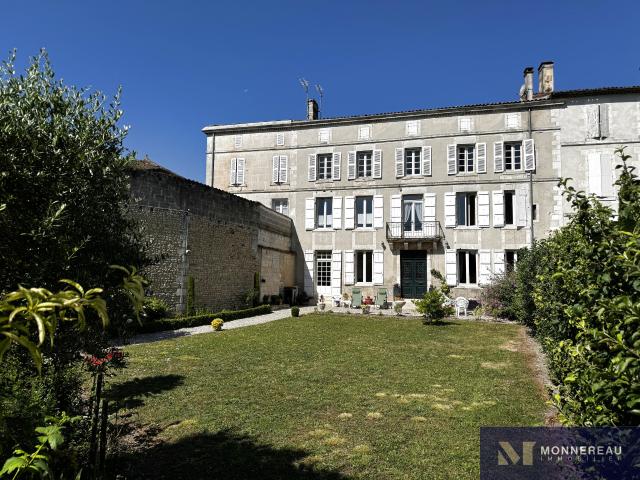 Maison 12 pièces 384 m²
