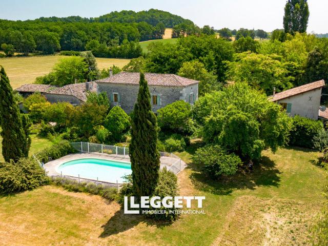 Maison 12 pièces 389 m²