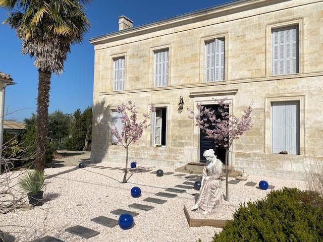 Maison 12 pièces 390 m²