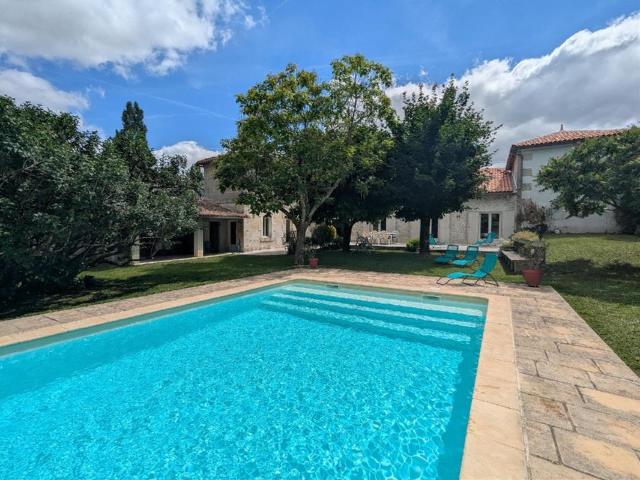 Maison 12 pièces 390 m²