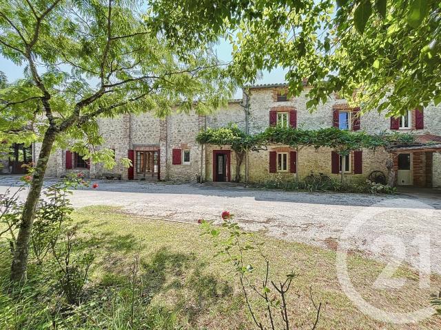 Maison 12 pièces 390 m²