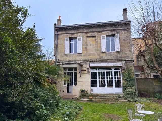 Maison 12 pièces 392 m²