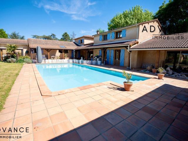 Maison 12 pièces 395 m²