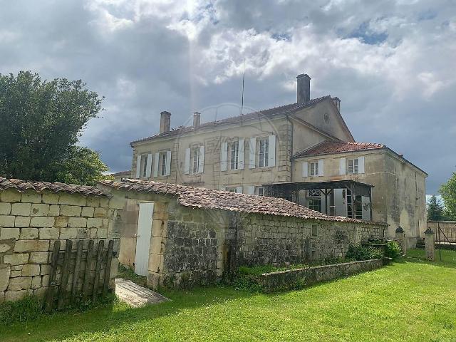 Maison 12 pièces 395 m²