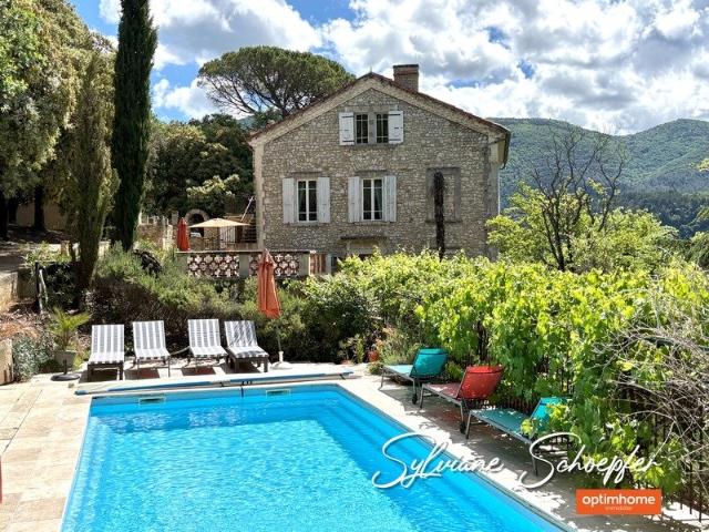 Maison 12 pièces 303 m²