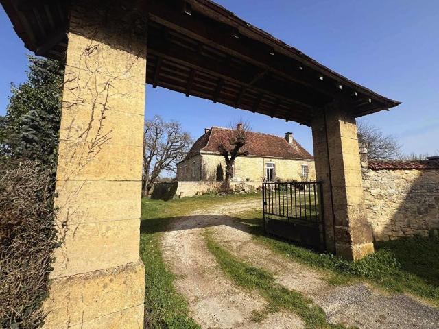 Maison 12 pièces 300 m²