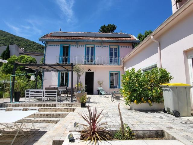Maison 12 pièces 300 m²