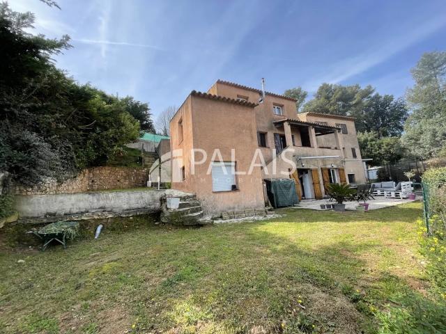 Maison 12 pièces 300 m²