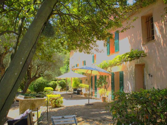 Maison 12 pièces 300 m²