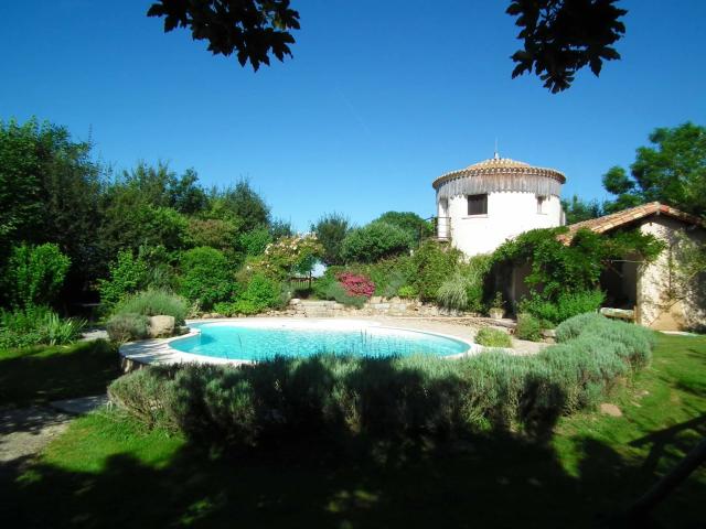 Maison 12 pièces 300 m²