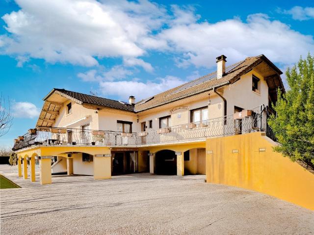 Maison 12 pièces 300 m²