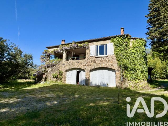 Maison 12 pièces 301 m²