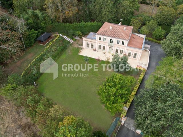 Maison 12 pièces 302 m²