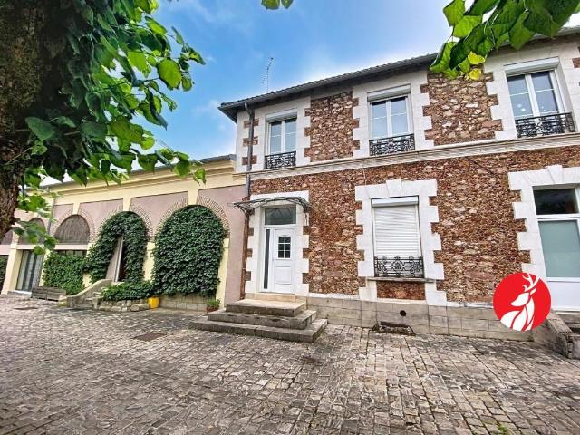 Maison 12 pièces 305 m²