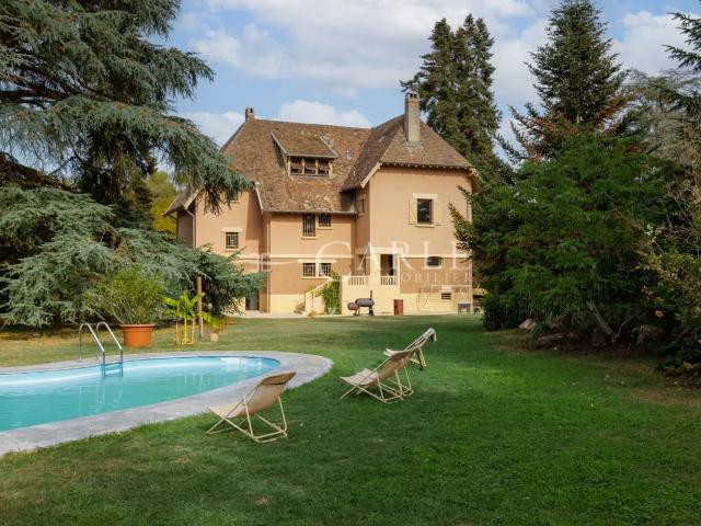 Maison 12 pièces 306 m²