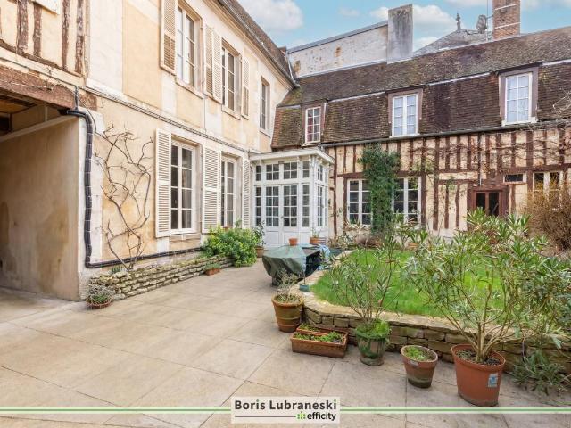 Maison 12 pièces 315 m²