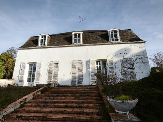 Maison 12 pièces 318 m²