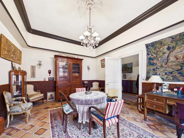 Maison 12 pièces 323 m²