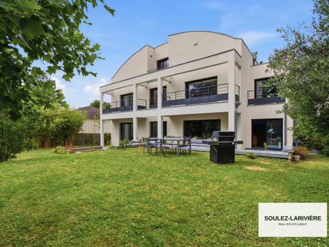 Maison 12 pièces 320 m²