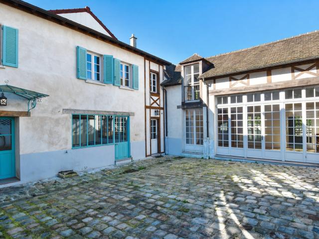 Maison 12 pièces 326 m²