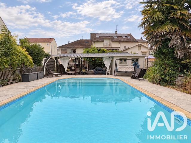 Maison 12 pièces 326 m²