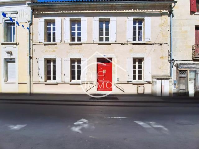 Maison 12 pièces 326 m²