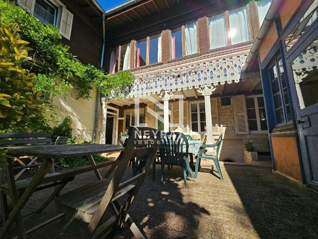 Maison 12 pièces 328 m²