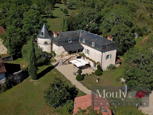 Maison 12 pièces 330 m²