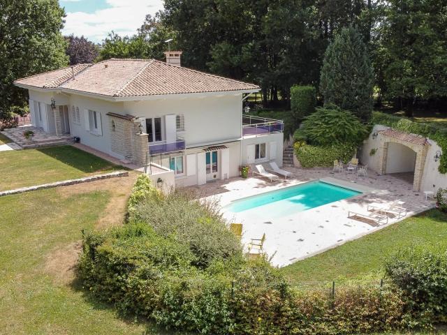 Maison 12 pièces 332 m²